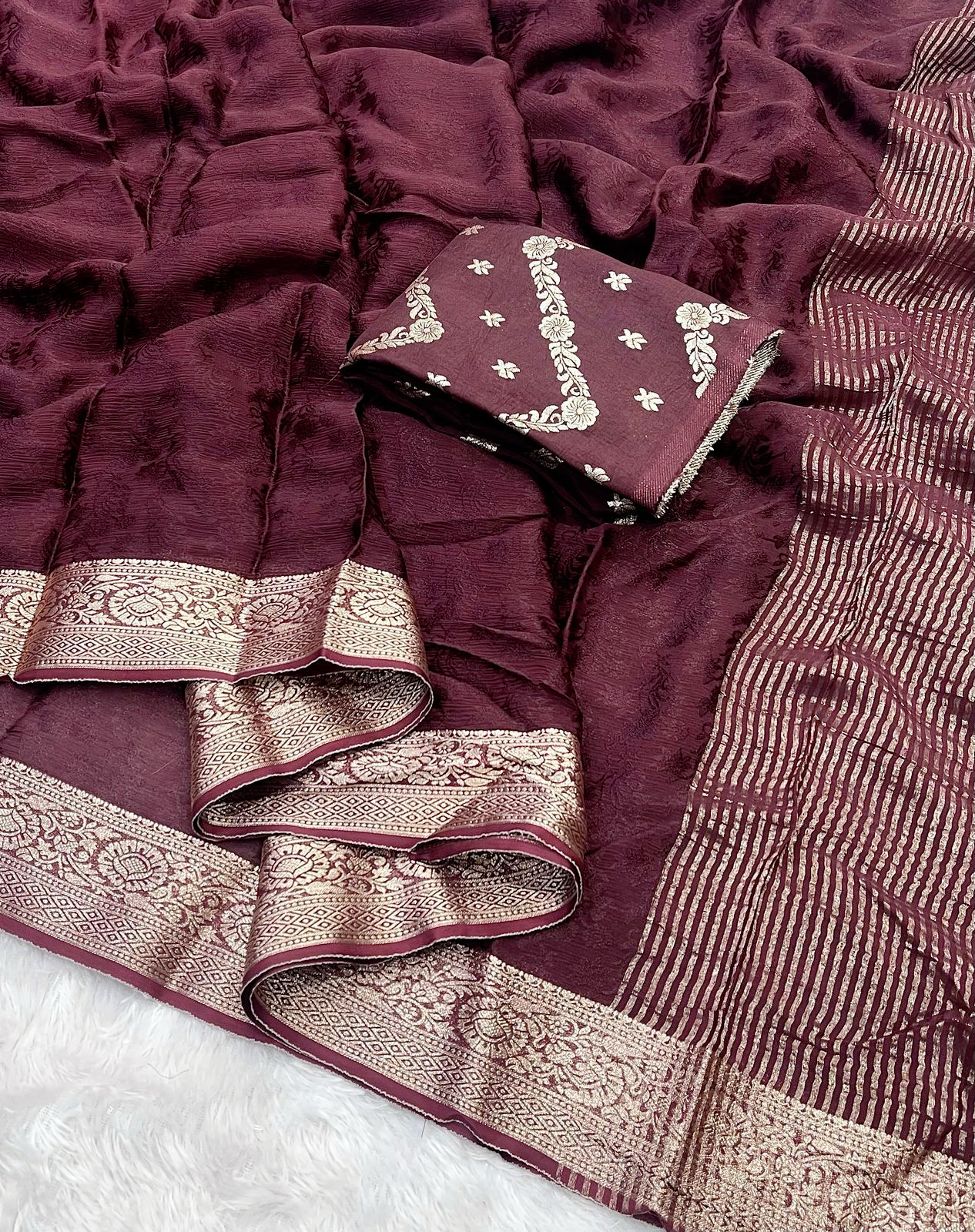 Beautiful Chinon Silk saree Dola banarasi silk blouse