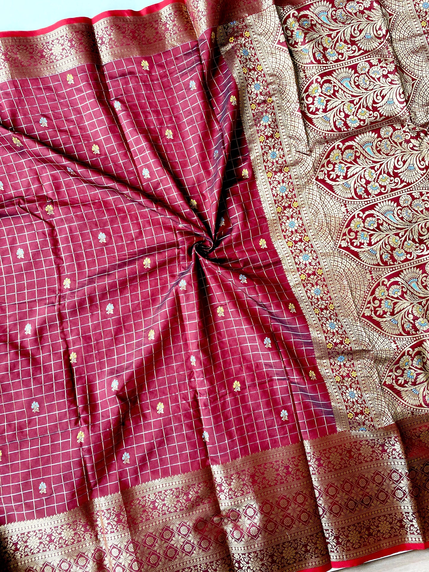 Hadloom saree with Meenakari work