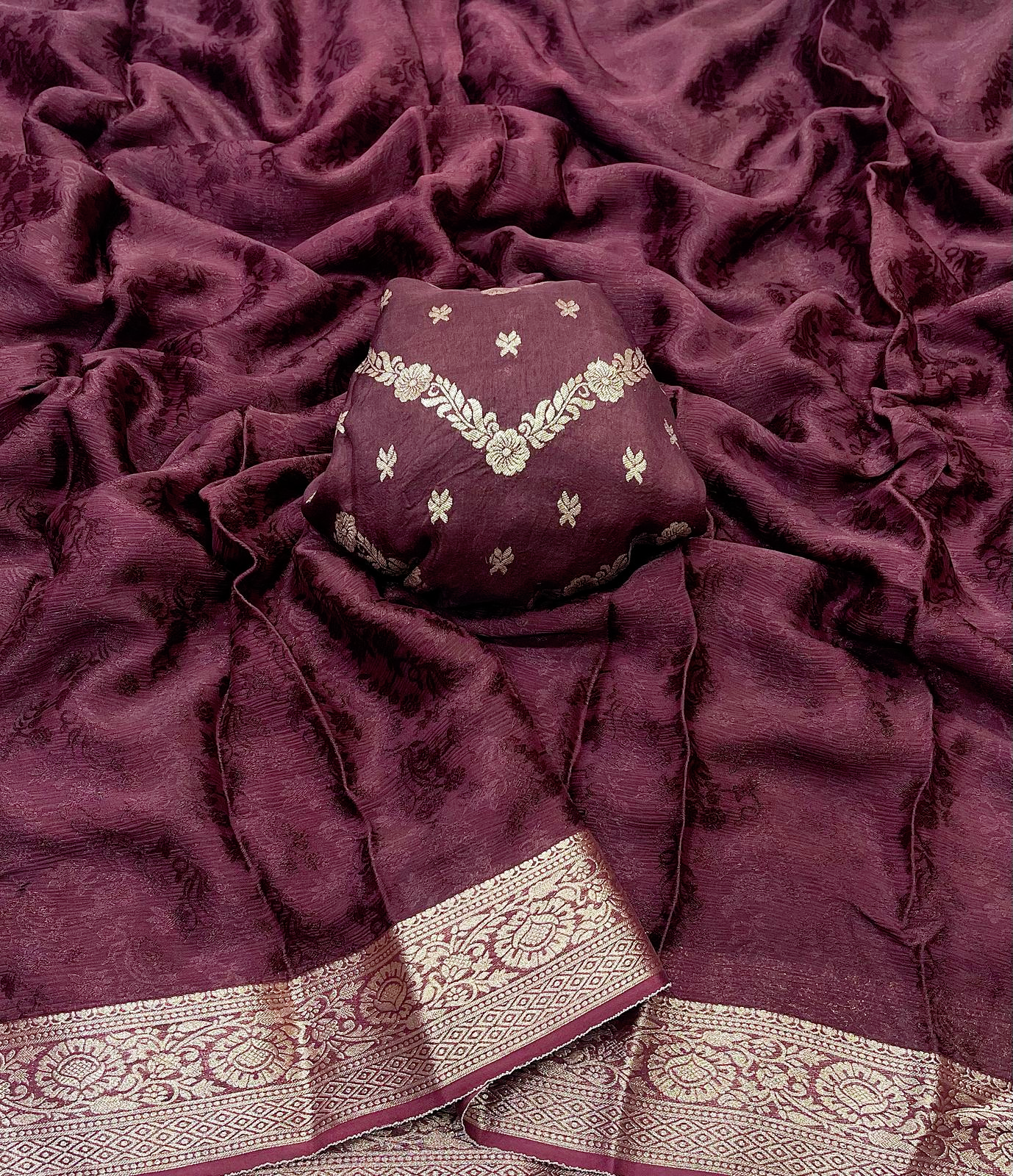Beautiful Chinon Silk saree Dola banarasi silk blouse