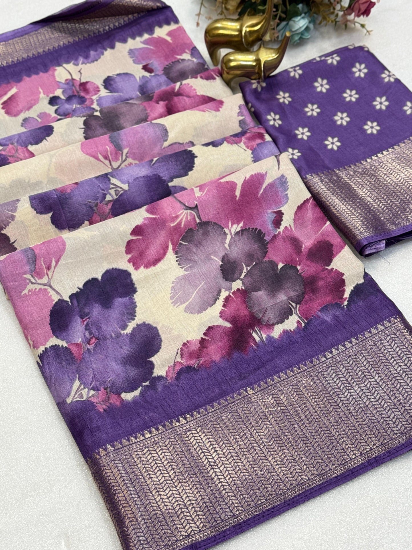 Dola silk saree with Floral print