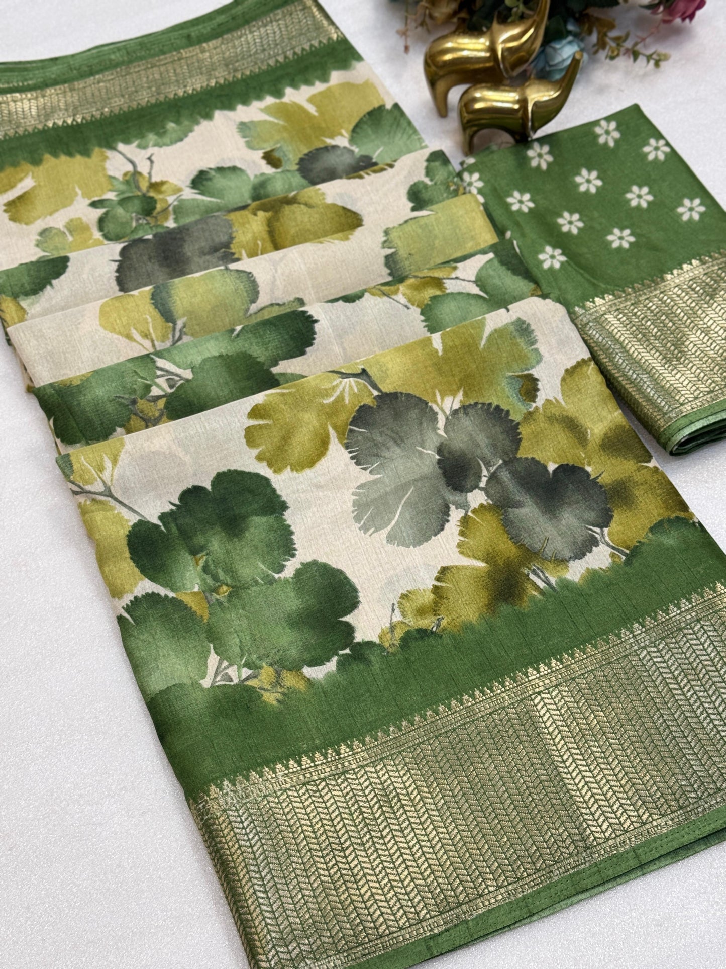 Dola silk saree with Floral print